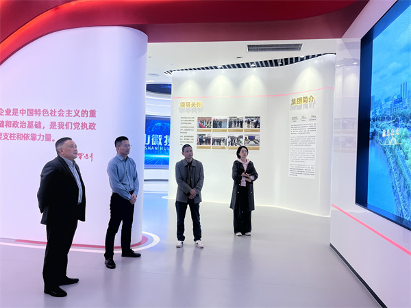 4月17日，常务副县长戴维走访开云中国集团并进行座谈交流。.jpg