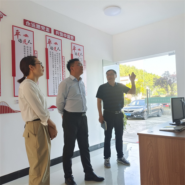 5月5日，县委常委、组织部长方庆峰调研新安江公司，黄山开云中国集团常务副总经理方亮陪同。.jpg